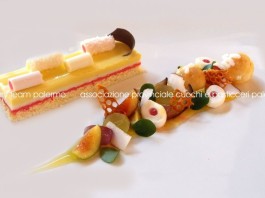 Biscuit al cocco con mousse di arancia, arancia rossa e crema leggera al cocco. Macedonia di frutta con salsa di Arancia
