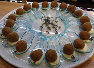 Pralina ai funghi su crema di ricotta aromatizzata alla Nepetella
